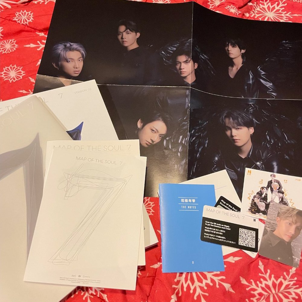 BTS MOTH V2 ALBUM W/ PHTOTOCARD